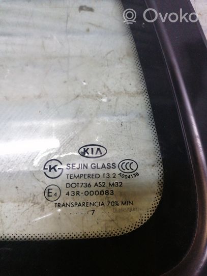 KIA Carens II Fenêtre latérale avant / vitre triangulaire E443R000083