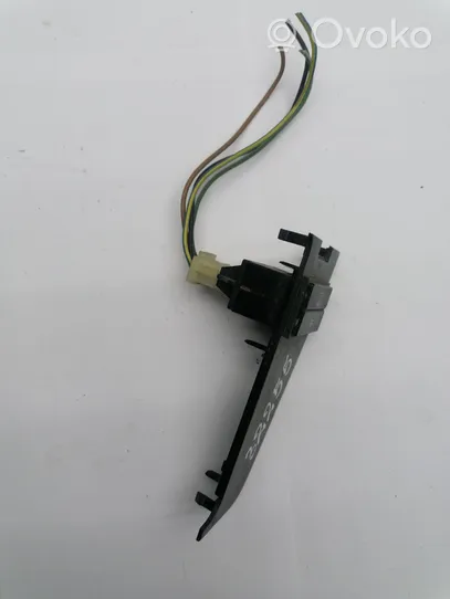 Volkswagen PASSAT B2 Indicator relay 113919232