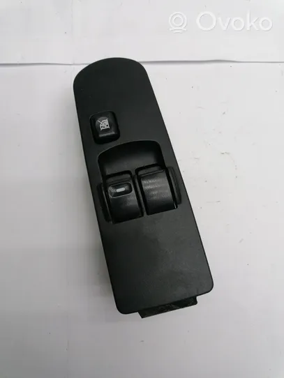 Mitsubishi Colt Electric window control switch MR587959