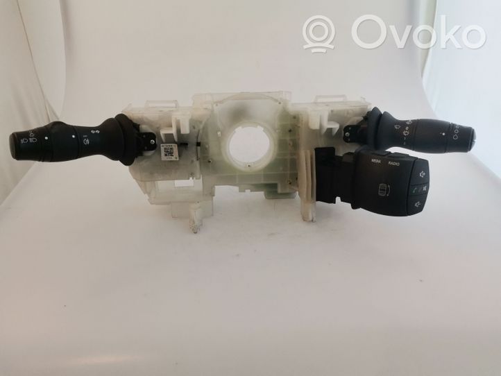 Renault Master III Leva/interruttore dell’indicatore di direzione e tergicristallo 681720006