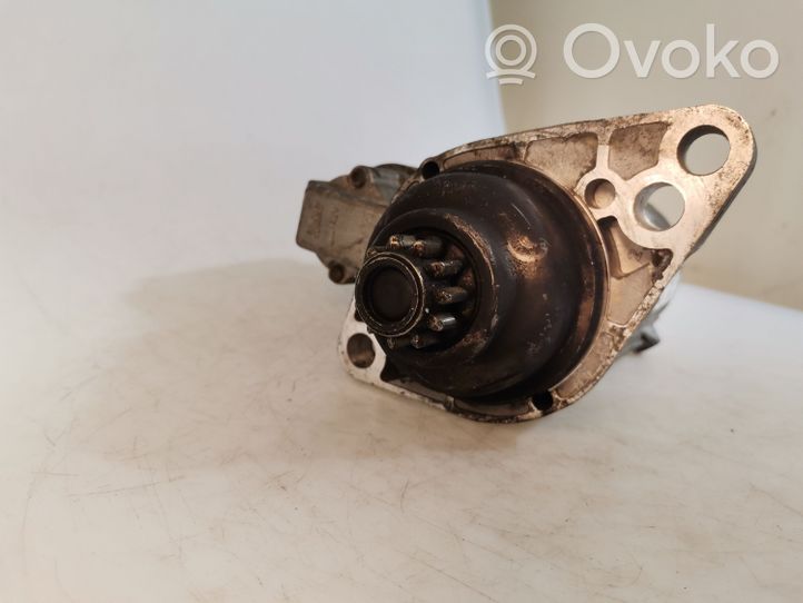 Volkswagen Golf V Starter motor 022911023H