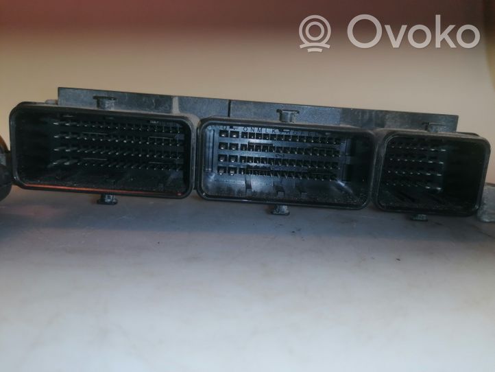 Opel Vivaro Calculateur moteur ECU 237106626R