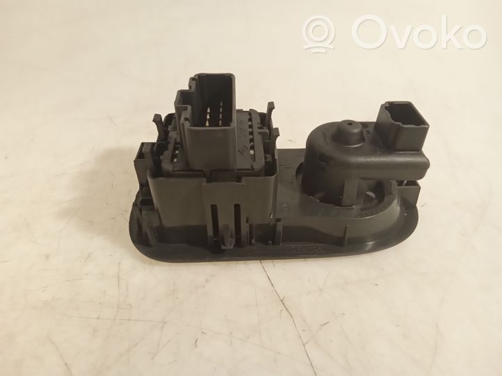 Opel Movano B Interruttore di controllo dell’alzacristalli elettrico 8200637849