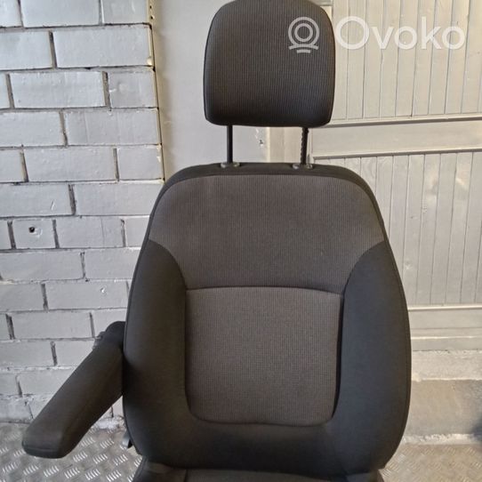 Opel Vivaro Priekinė vairuotojo sėdynė L1SAVX828752