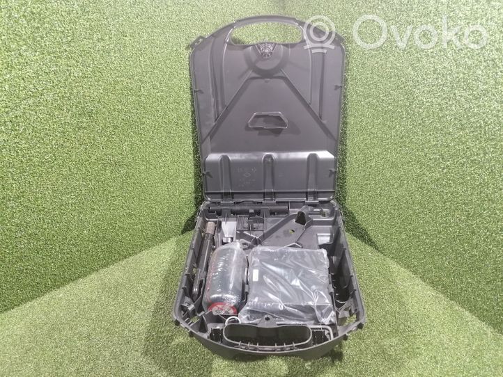 Opel Vivaro Tool set 995015576R