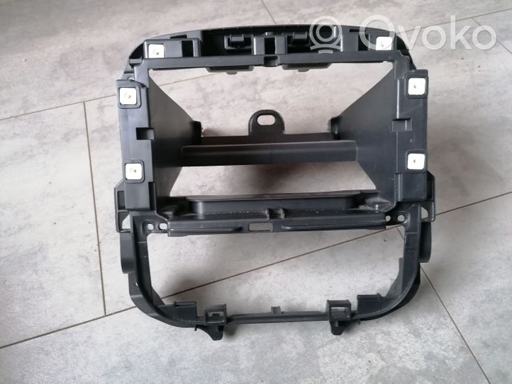 Opel Vivaro Cadre, panneau d'unité radio / GPS 678704840R