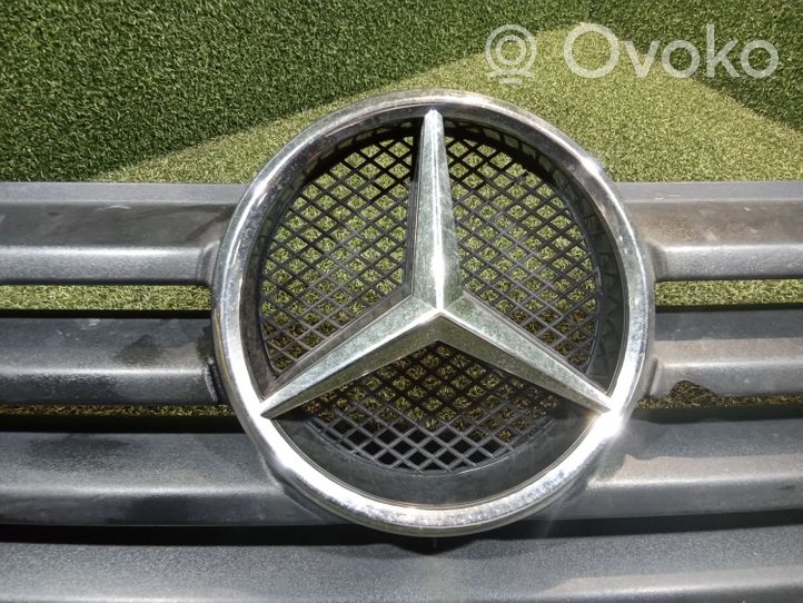 Mercedes-Benz Sprinter W901 W902 W903 W904 Atrapa chłodnicy / Grill A9018800085