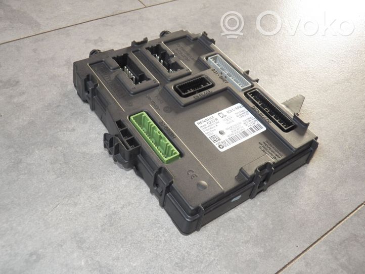 Renault Espace V (RFC) Module de fusibles 284B16237R