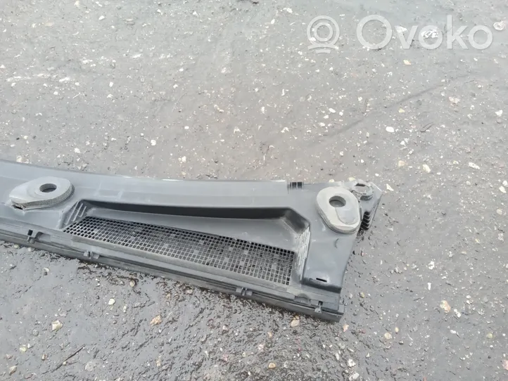 Opel Vivaro Rivestimento del tergicristallo 668114748R