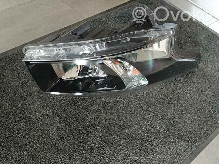 Opel Vivaro Headlight/headlamp 260106822R