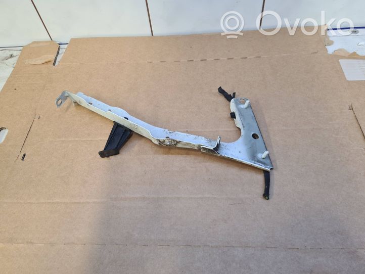 Audi S5 Facelift Fender mounting bracket 8T0821135C