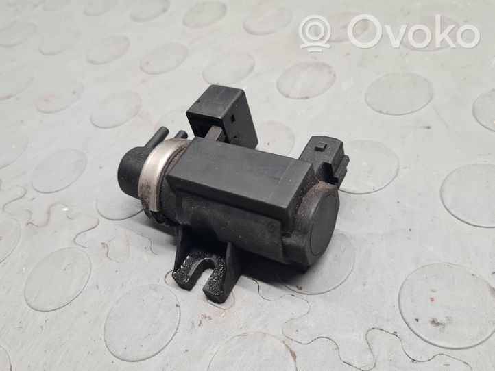 BMW 5 E39 Vacuum valve 7227960