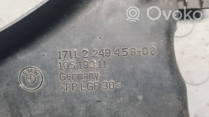 BMW 7 E38 Jäähdyttimen jäähdytinpuhaltimen suojus 2249458