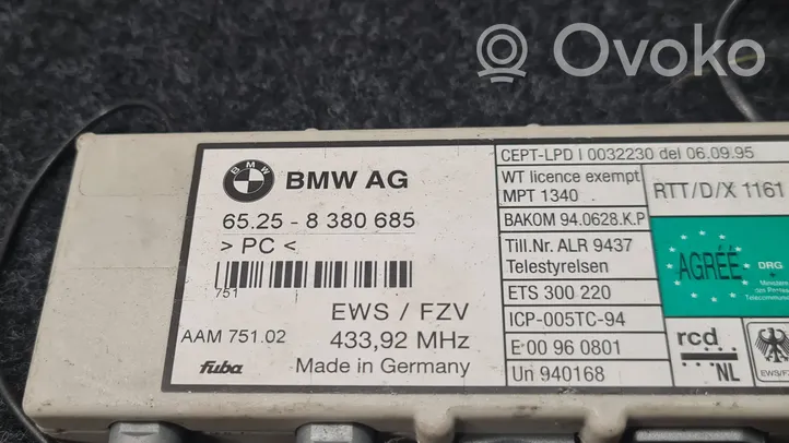 BMW 7 E38 Antennin ohjainlaite 8380685