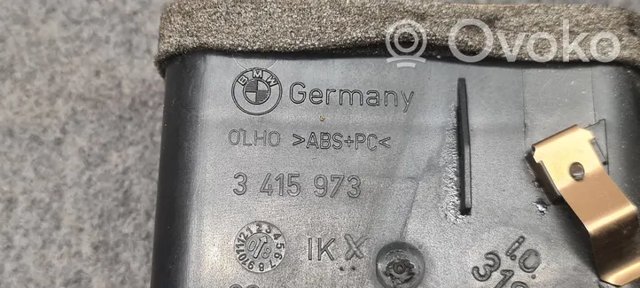 BMW X3 E83 Kojelaudan sivutuuletussuuttimen kehys 3415973