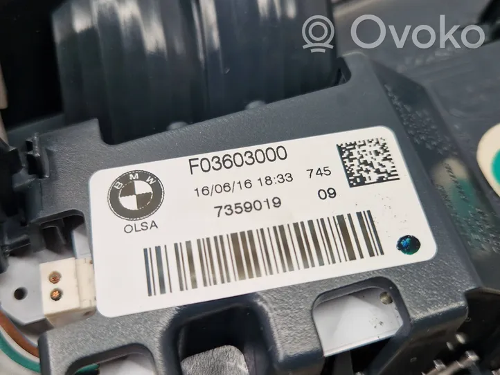 BMW 1 F20 F21 Aizmugurējais lukturis pārsegā 7359019