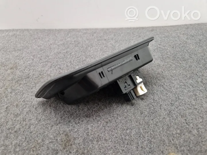 BMW 1 F20 F21 Connettore plug in AUX 9207357