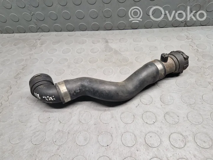 BMW 7 E38 Tuyau de liquide de refroidissement moteur 1708278