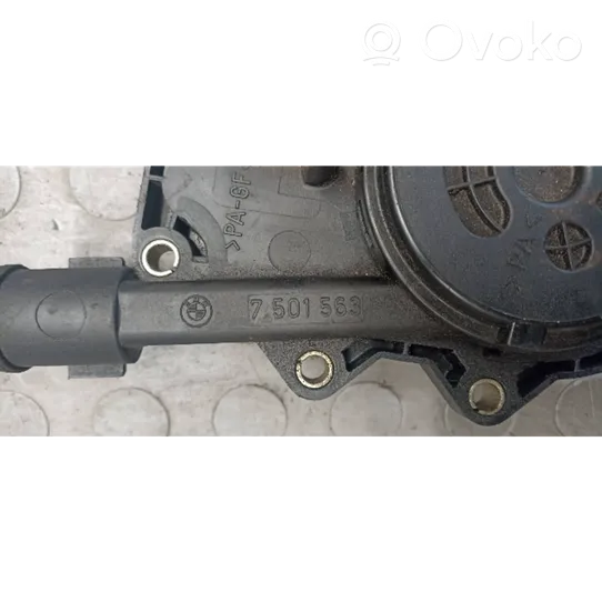 BMW 5 E39 Odpowietrznik / Separator oleju 7501563