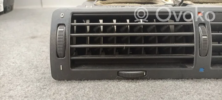 BMW 7 E38 Dash center air vent grill 8390111