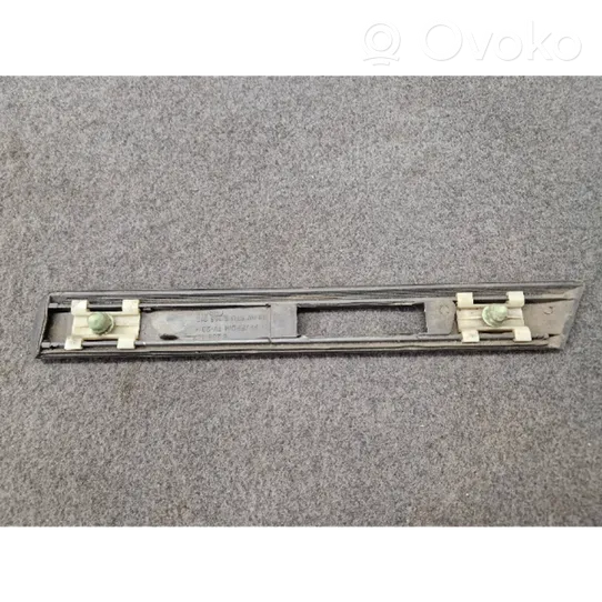 BMW 7 E38 Rivestimento parafango (modanatura) 8208387