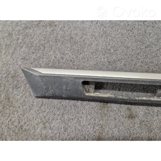 BMW 7 E38 Rivestimento parafango (modanatura) 8208387