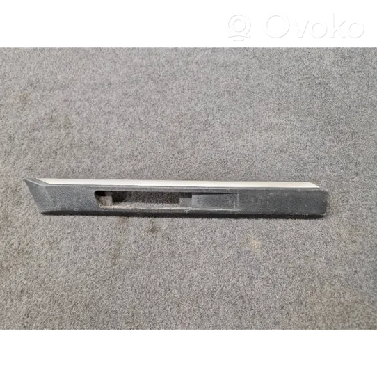 BMW 7 E38 Rivestimento parafango (modanatura) 8208387