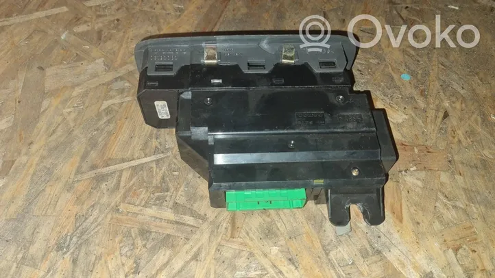 Volvo V70 Electric window control switch 30658116