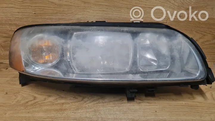 Volvo XC70 Lampa przednia 30698840