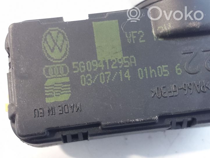 Volkswagen Golf Sportsvan Motorino di regolazione assetto fari 5G0941295A