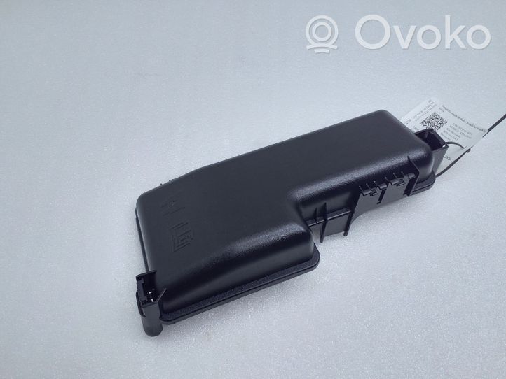 Volvo XC90 Fuse box cover 30728133