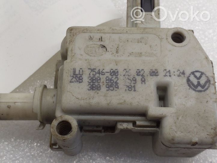 Volkswagen PASSAT B7 Motorino del tappo del serbatoio del carburante 3B0959781