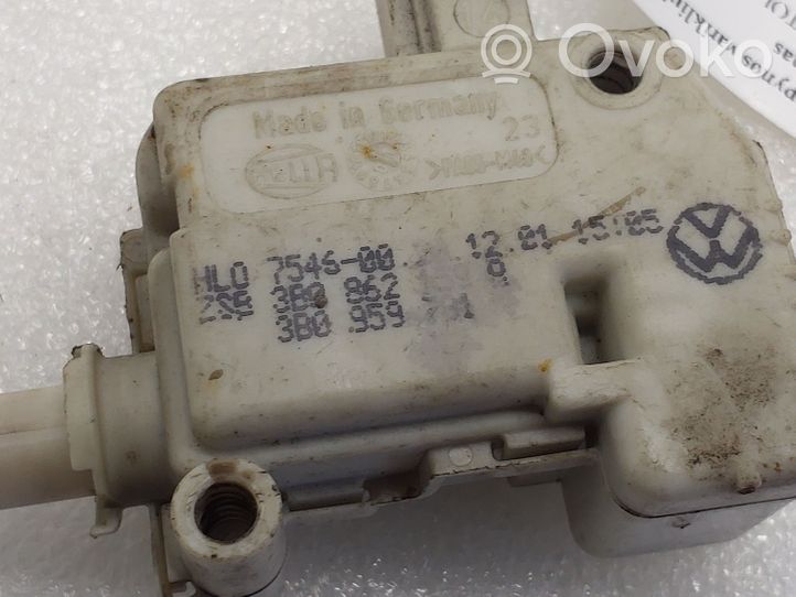 Volkswagen PASSAT B7 Fuel tank cap lock motor 3B0959781