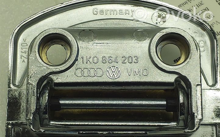 Volkswagen PASSAT B7 Zaczep bagażnika 1K0864203