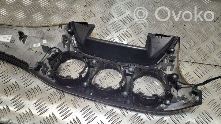 Mercedes-Benz B W246 W242 Panelės apdailos skydas (centrinis) A2466804271