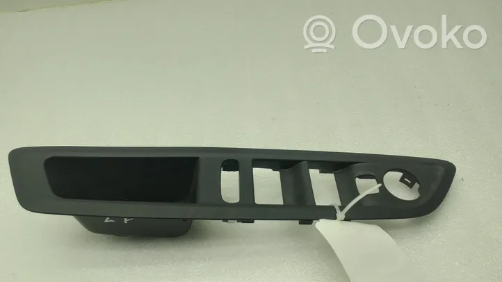 Citroen C4 III e-C4 Rivestimento pulsantiera finestrino della portiera anteriore 9831082880