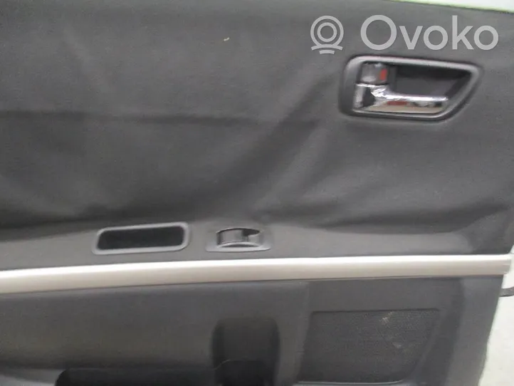 Toyota Corolla Verso E121 Galinės durys 670040F010