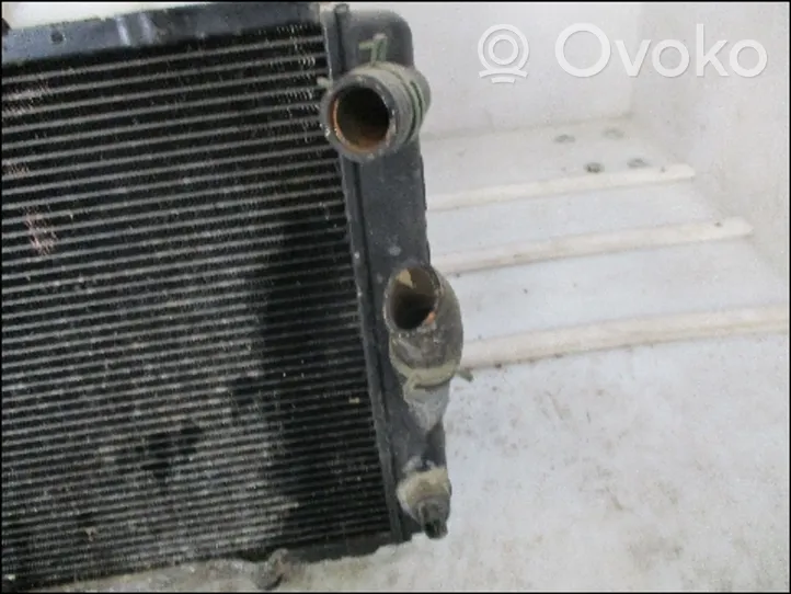 Renault 21 Radiateur de refroidissement 7701415007