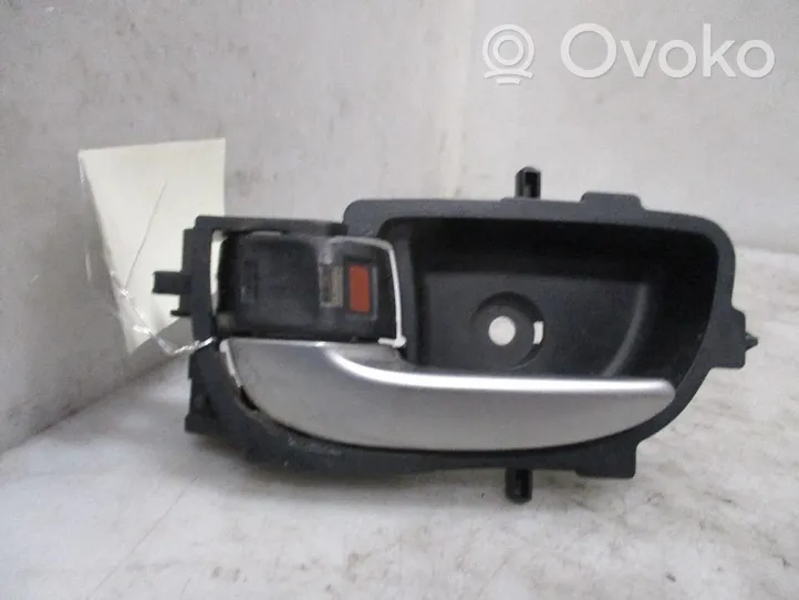 Toyota Yaris Klamka wewnętrzna drzwi przednich 692060D281C1