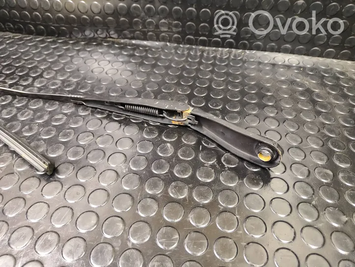 Volvo V70 Windshield/front glass wiper blade 30796035