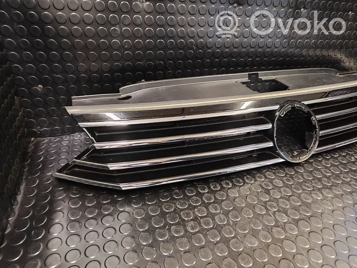 Volkswagen PASSAT B8 Grille calandre supérieure de pare-chocs avant 3G0853653D