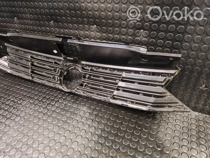 Volkswagen PASSAT B8 Grille calandre supérieure de pare-chocs avant 3G0853653D