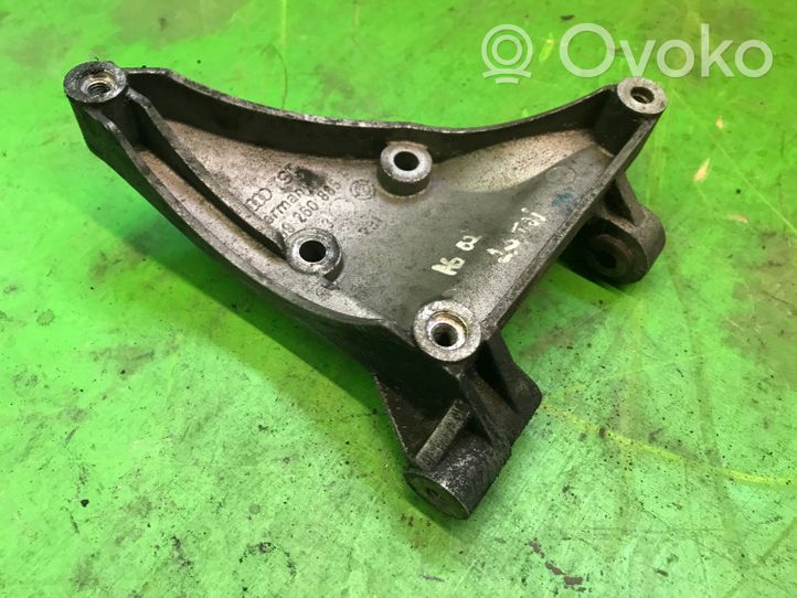 Audi A4 S4 B5 8D Staffa di montaggio del compressore dell’A/C 059260885F