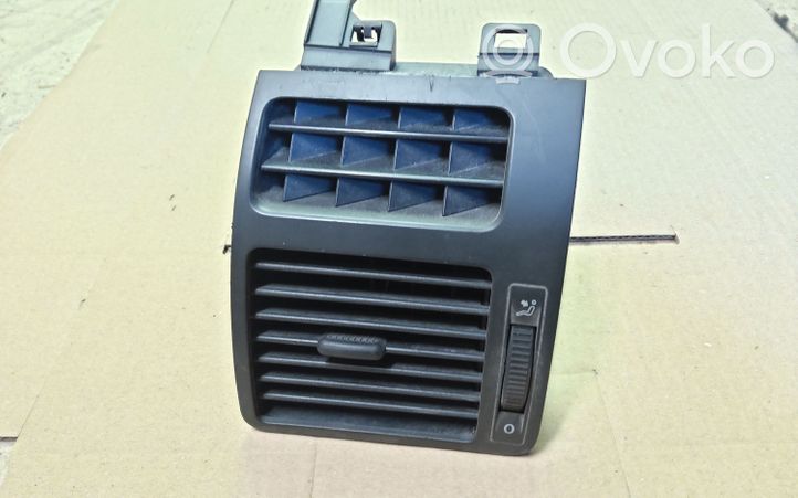 Volkswagen Touran I Carcasa de montaje de la caja de climatización interior 1T0819703A