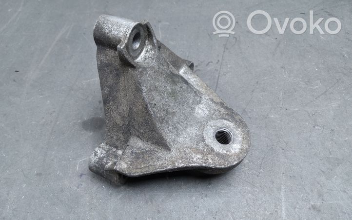 Peugeot 207 CC Engine mounting bracket 8200072747