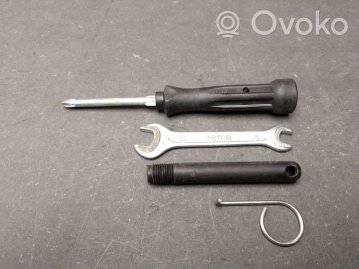 Volkswagen Caddy Kit d’outils 8Z0012255