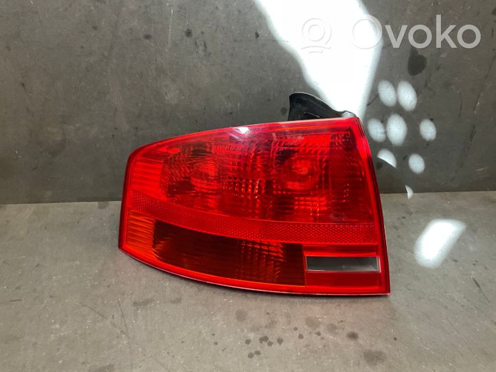 Audi A4 S4 B7 8E 8H Задний фонарь в кузове 8E5945095