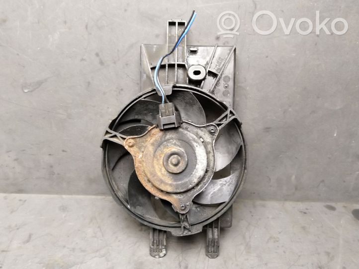 Mazda 2 Ventilatore di raffreddamento elettrico del radiatore 8V618C607S