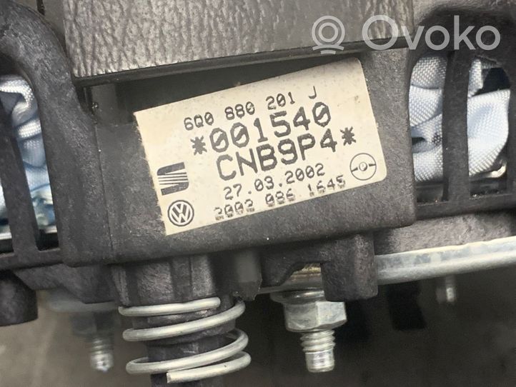 Volkswagen Polo IV 9N3 Poduszka powietrzna Airbag kierownicy 6Q0880201J