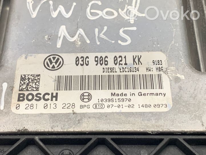 Volkswagen Golf V Variklio valdymo blokas 03G906021KK